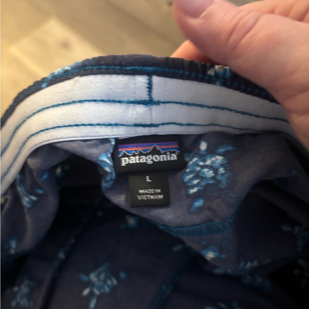 Women’s Patagonia  Blue Turtle Shorts - Picture 2 of 2